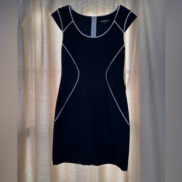 NWT Express Women’s Full Zip Back Pencil Dress Size 4 Black White - Picture 1 of 6